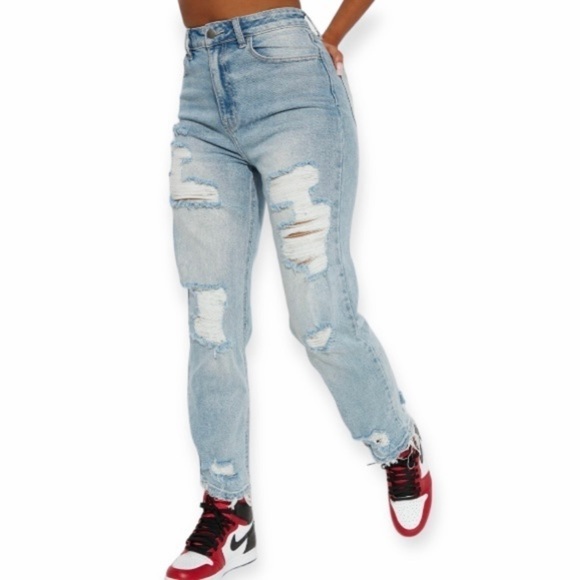 Fashion Nova 18 NWT Finesse High Rise Mom Jeans Women’s Distressed Light Blue - Picture 11 of 11